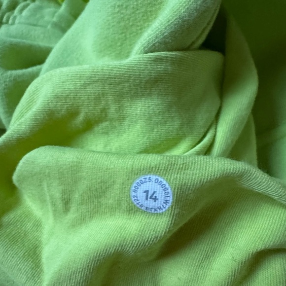 Lululemon Loungeful Size 14 High-Rise Short 4"
In Electric Lemon - Picture 7 of 7